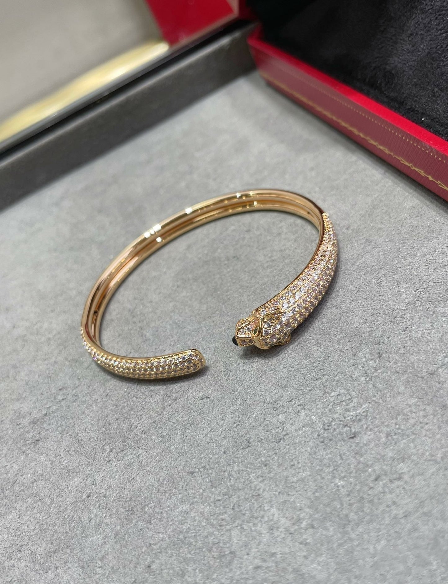 CARTIER PANTHERE FULL DIAMOND OPEN BRACELET