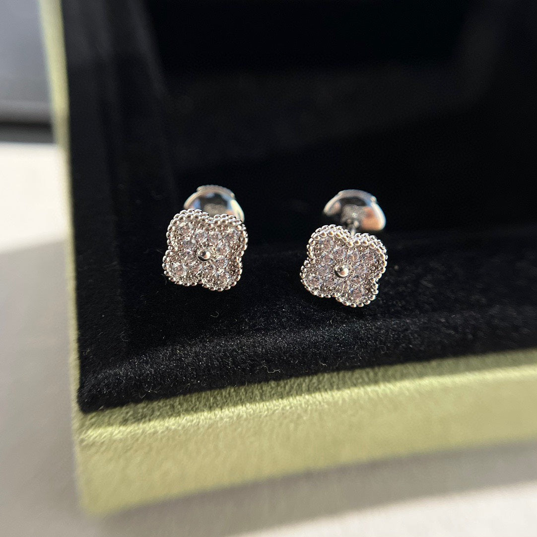 VCA CLOVER MINI DIAMOND STUD EARRINGS