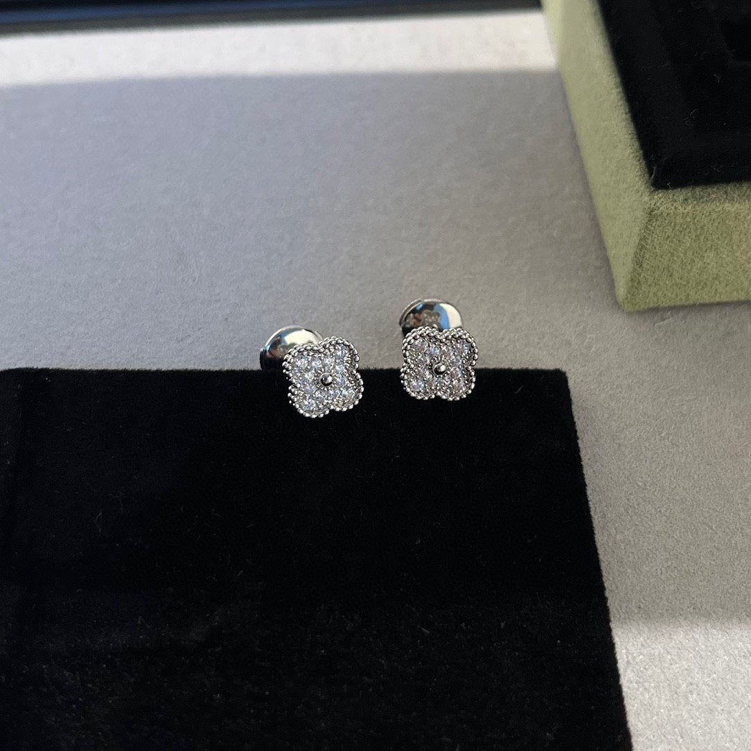VCA CLOVER MINI DIAMOND STUD EARRINGS
