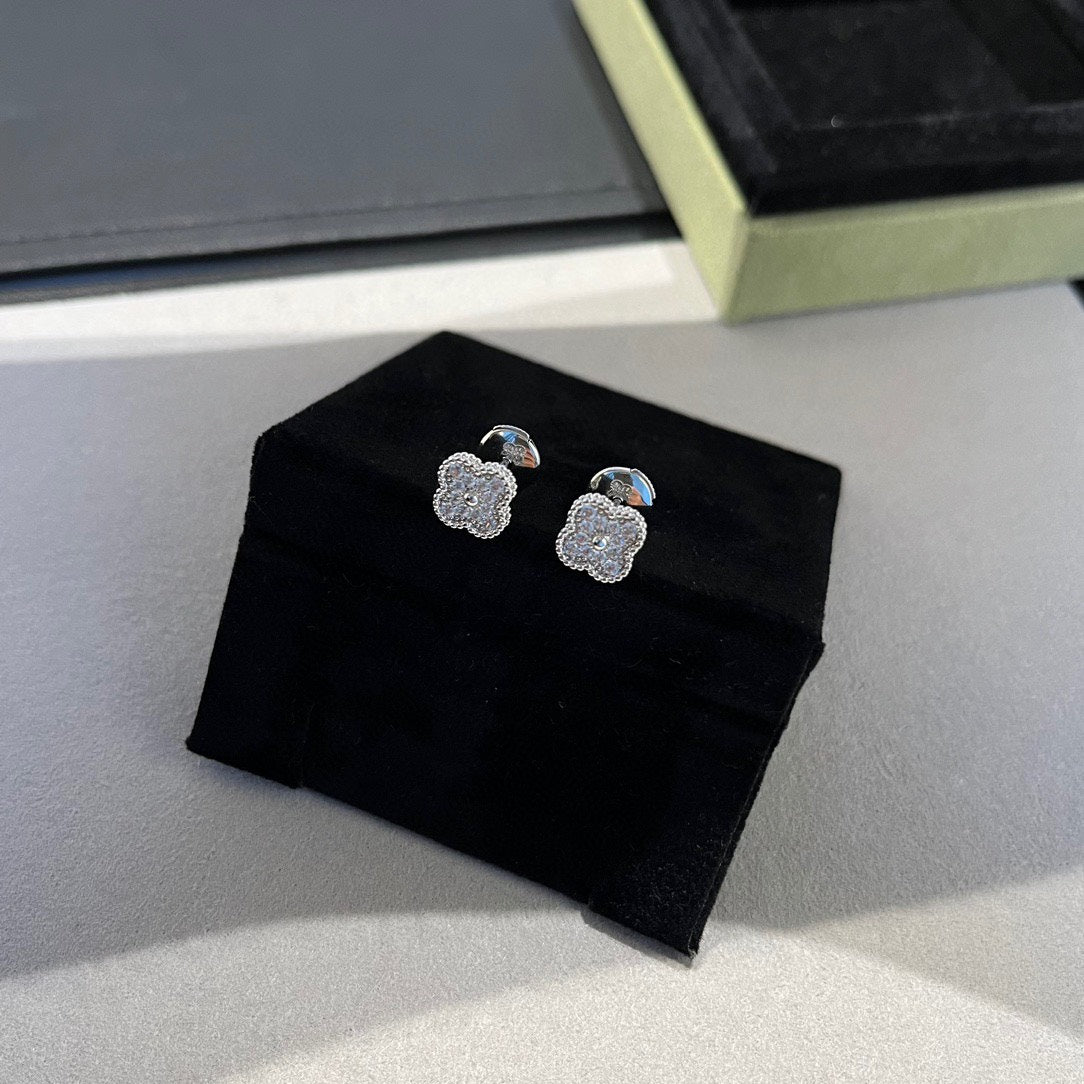 VCA CLOVER MINI DIAMOND STUD EARRINGS